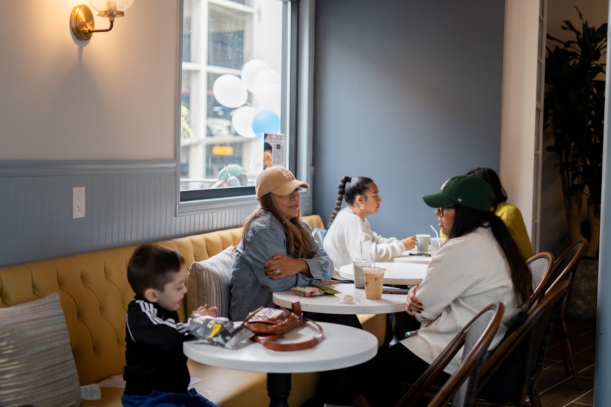 Republik Coffee Burbank — café photo 1