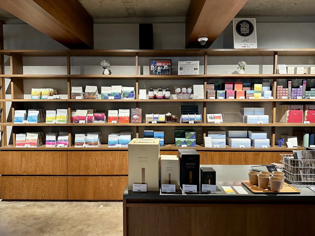 Momos Coffee Roastery — café photo 2