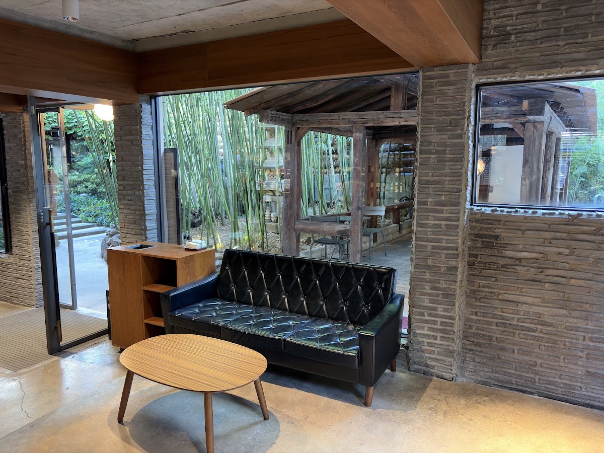 Momos Coffee Roastery — café photo 5
