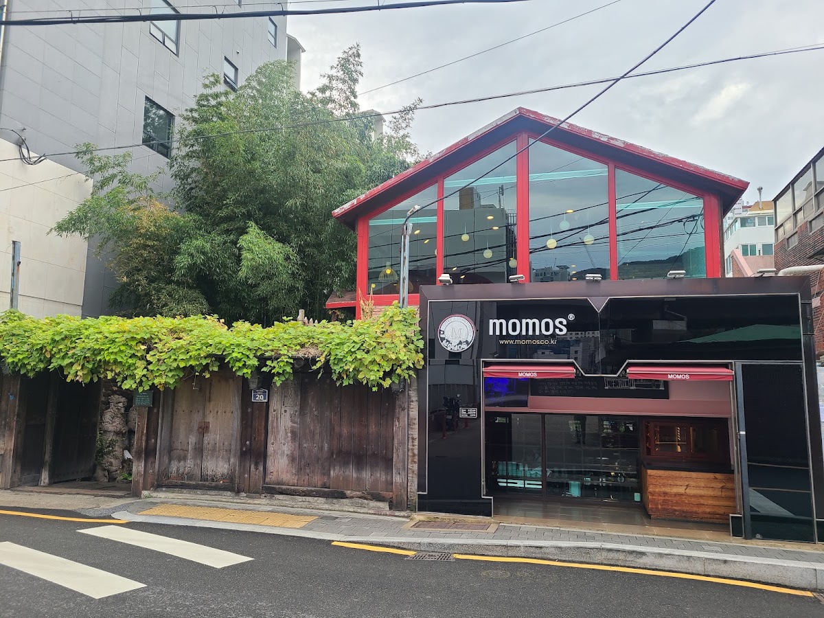 Momos Coffee Roastery — café photo 6