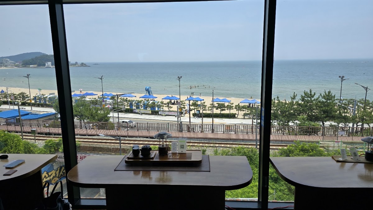Songjeong Surf Coffee — café photo 1