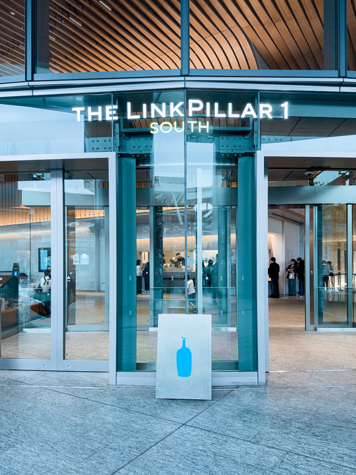 Blue Bottle Coffee Minato City — café photo 1
