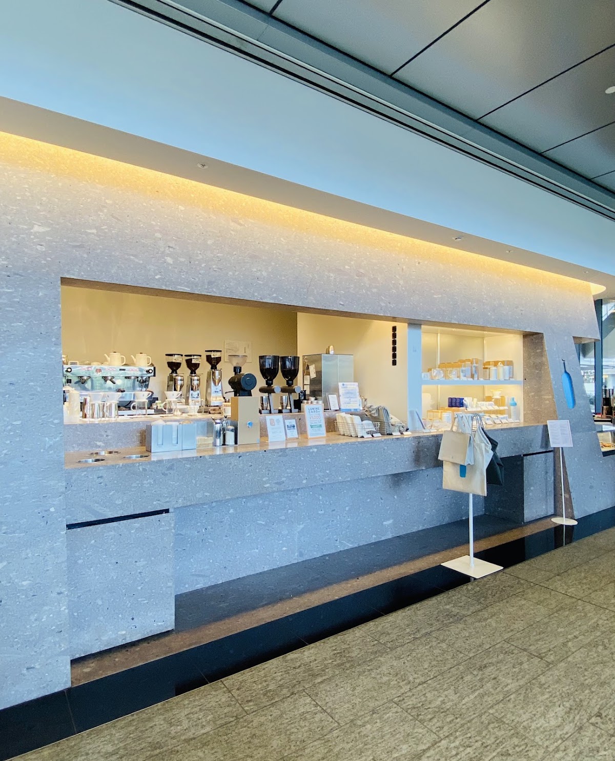 Blue Bottle Coffee Minato City — café photo 2