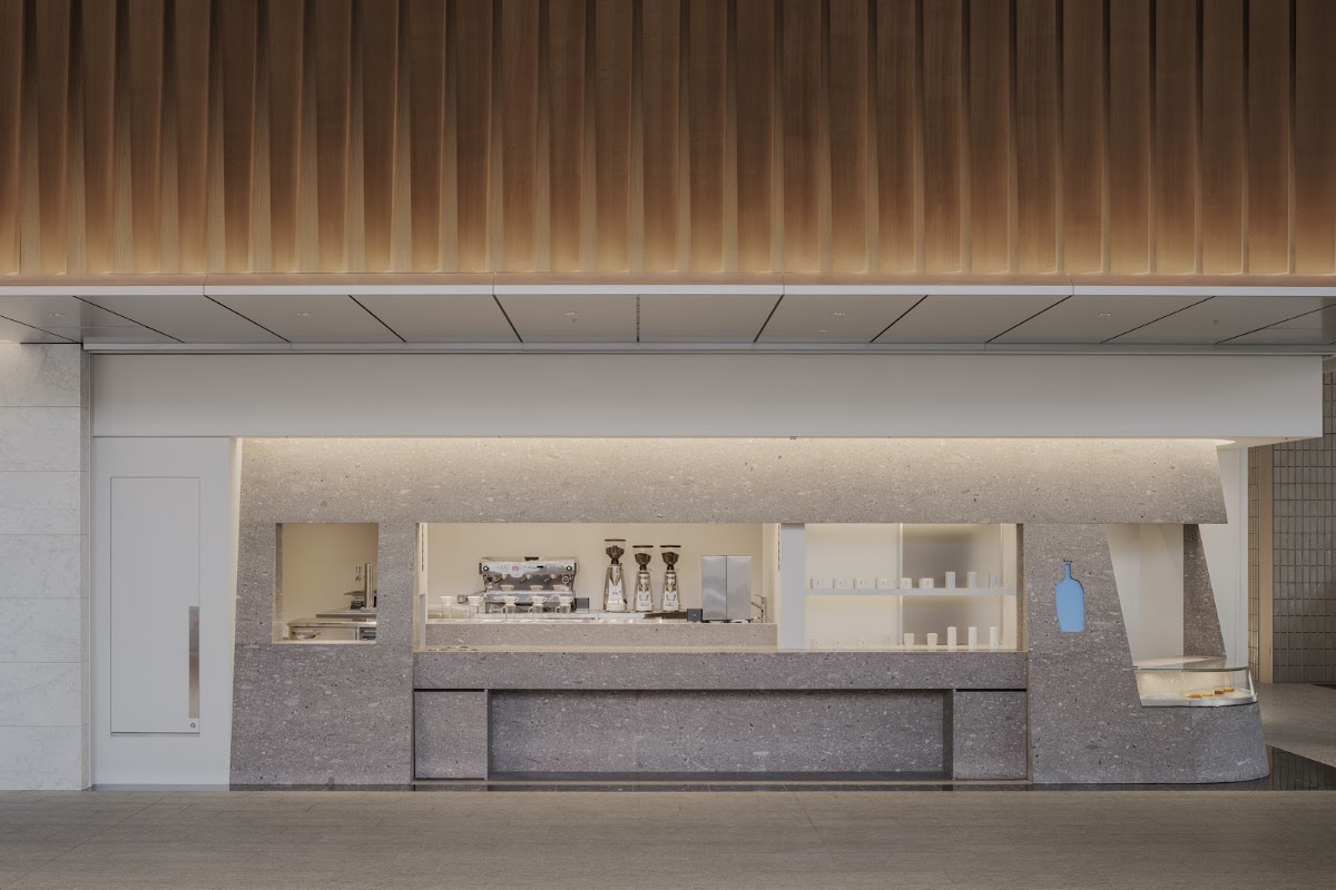 Blue Bottle Coffee Minato City — café photo 4
