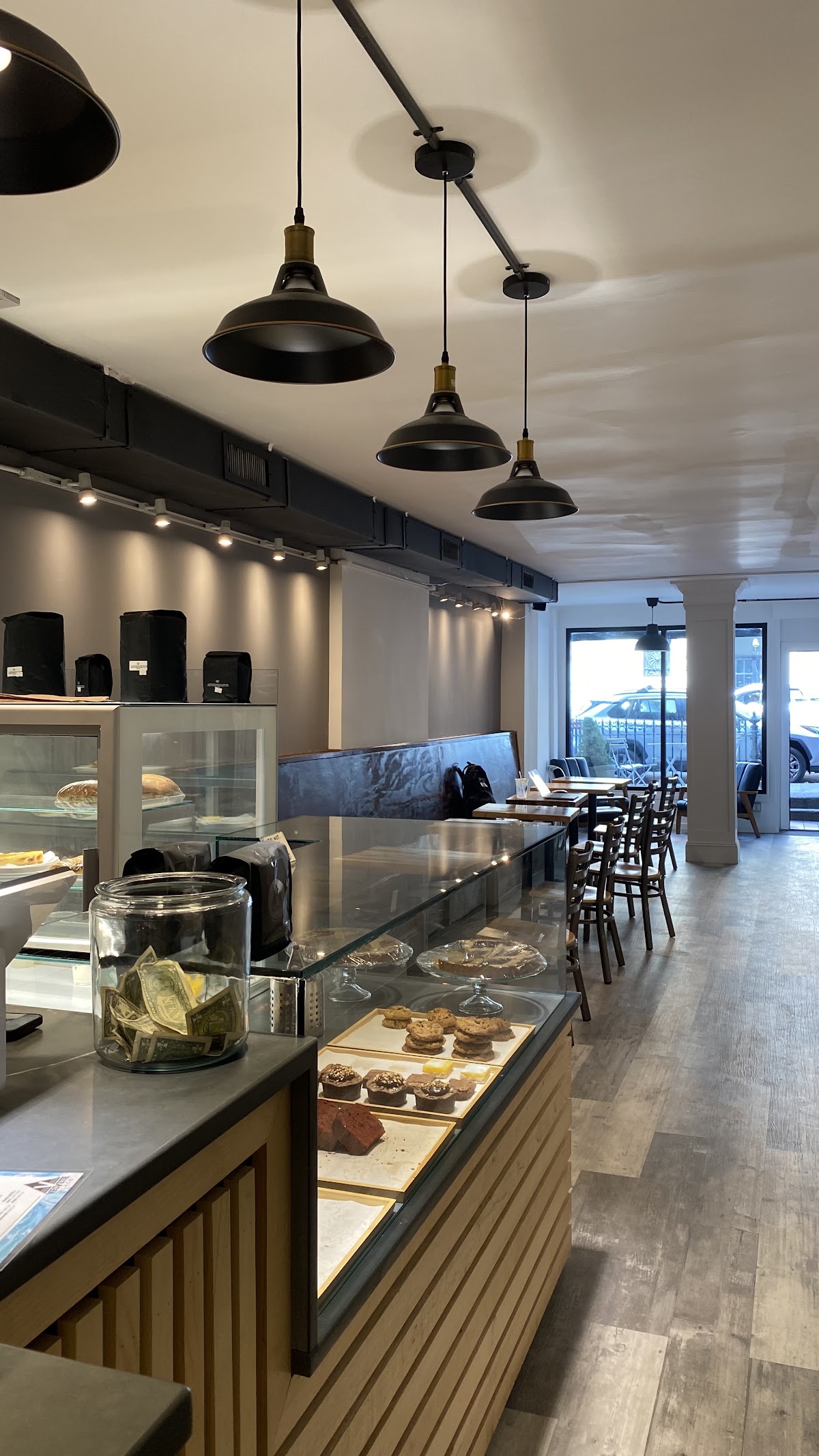 Velvette Black — café photo 1