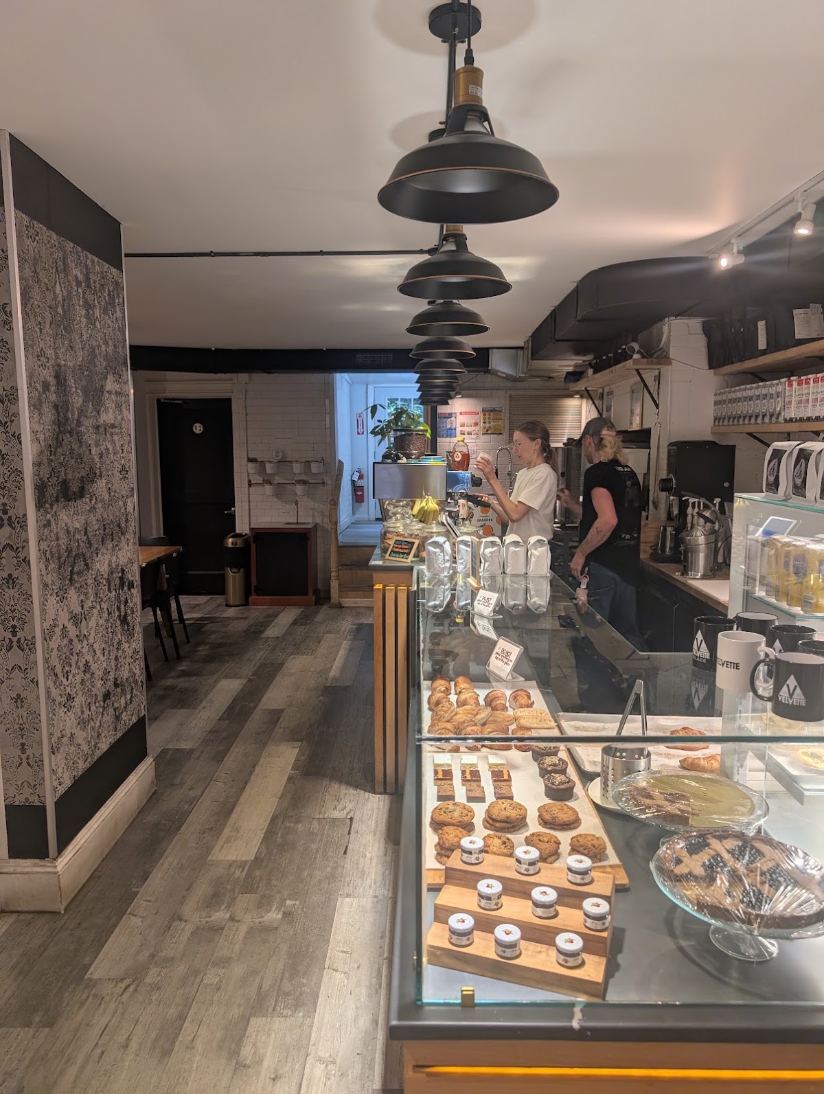 Velvette Black — café photo 3