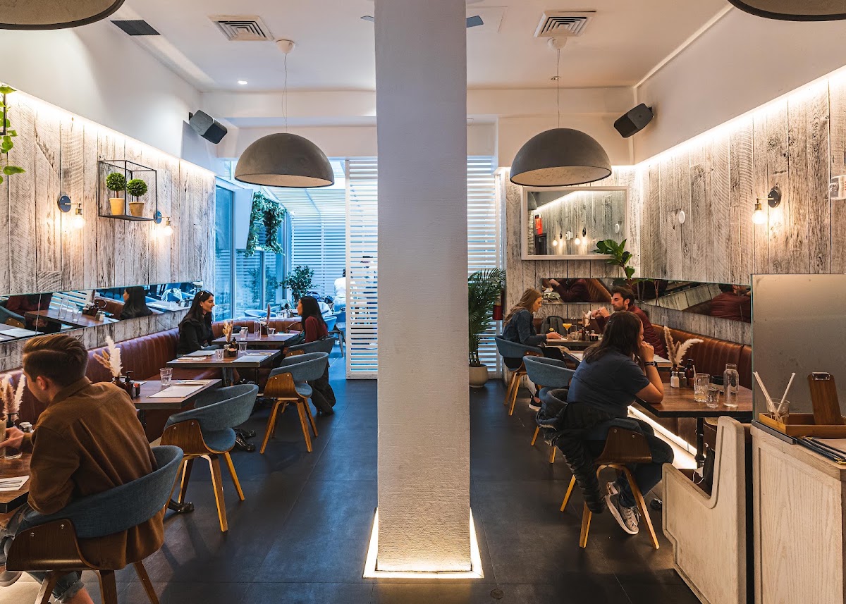 Hole In The Wall - Flatiron — café photo 1