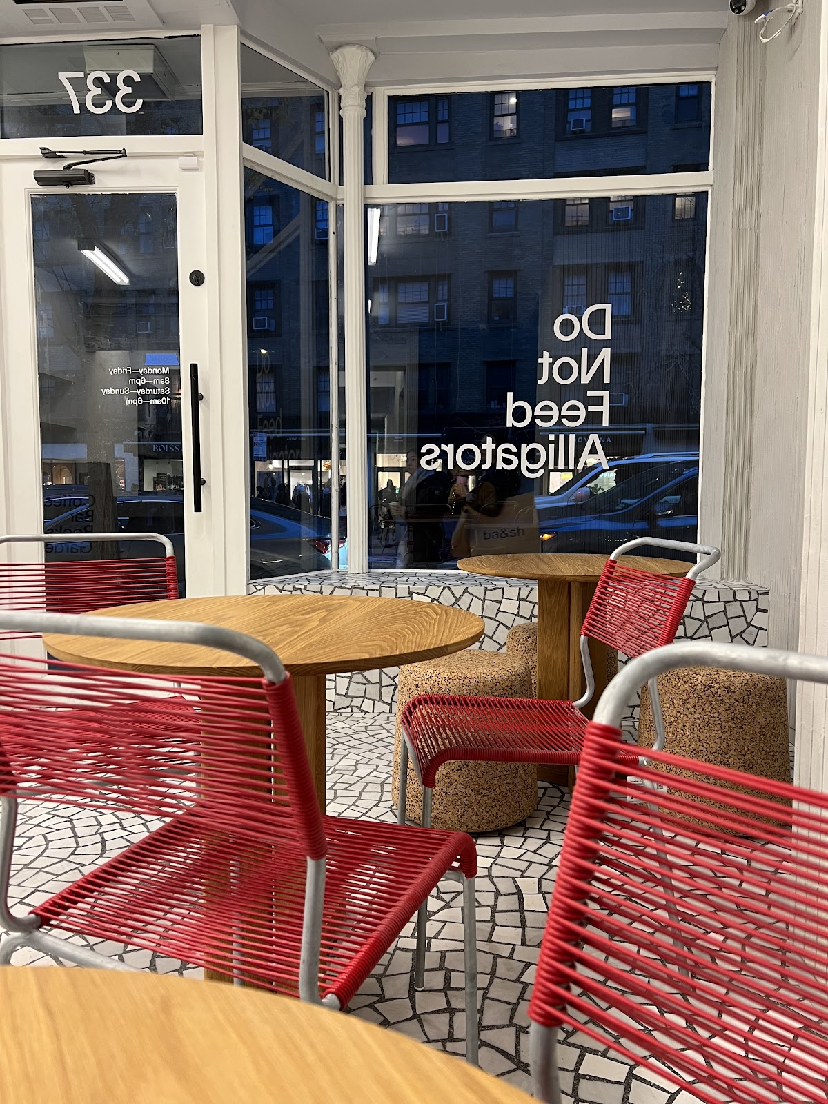 Do Not Feed Alligators — café photo 1