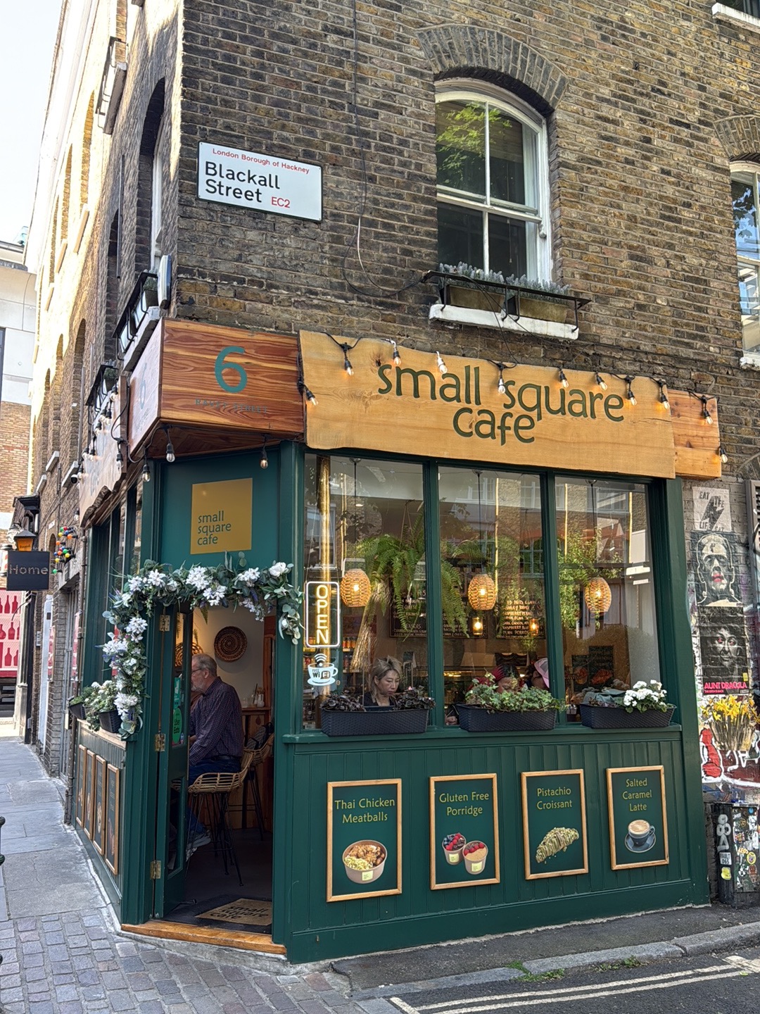 Small square cafe — café photo 3