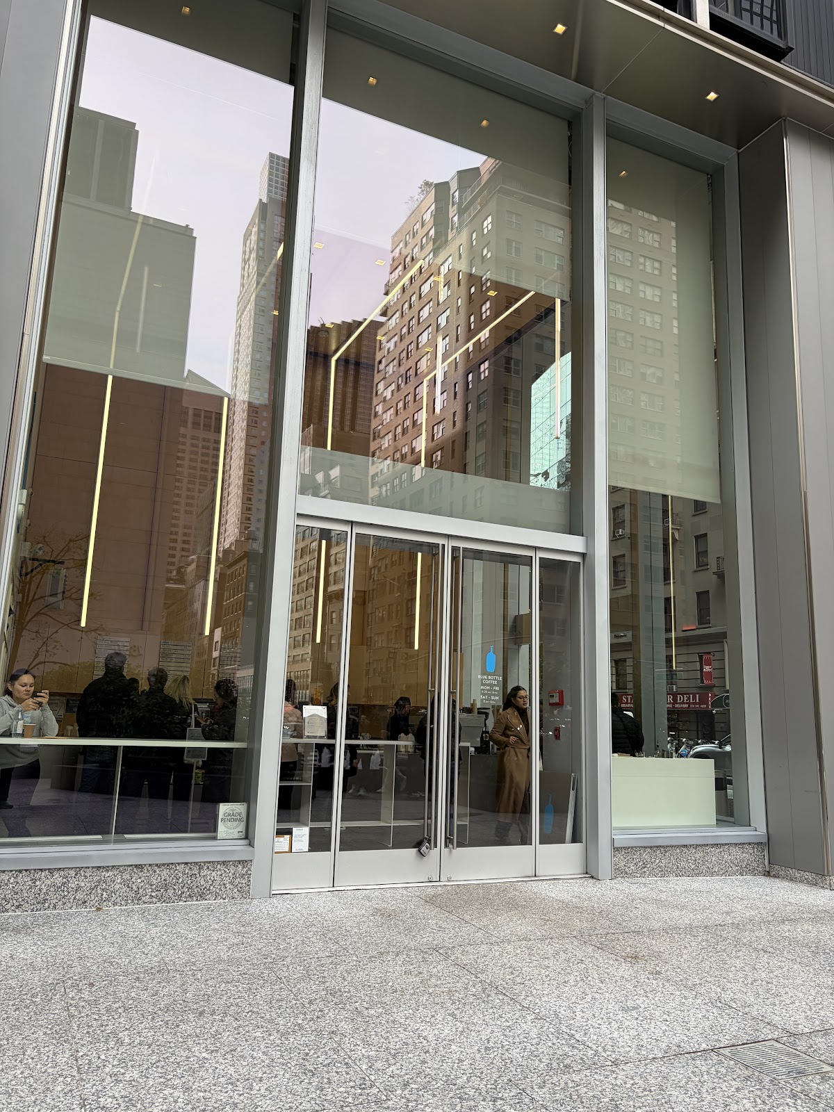 Blue Bottle Coffee NY 10105 — café photo 4