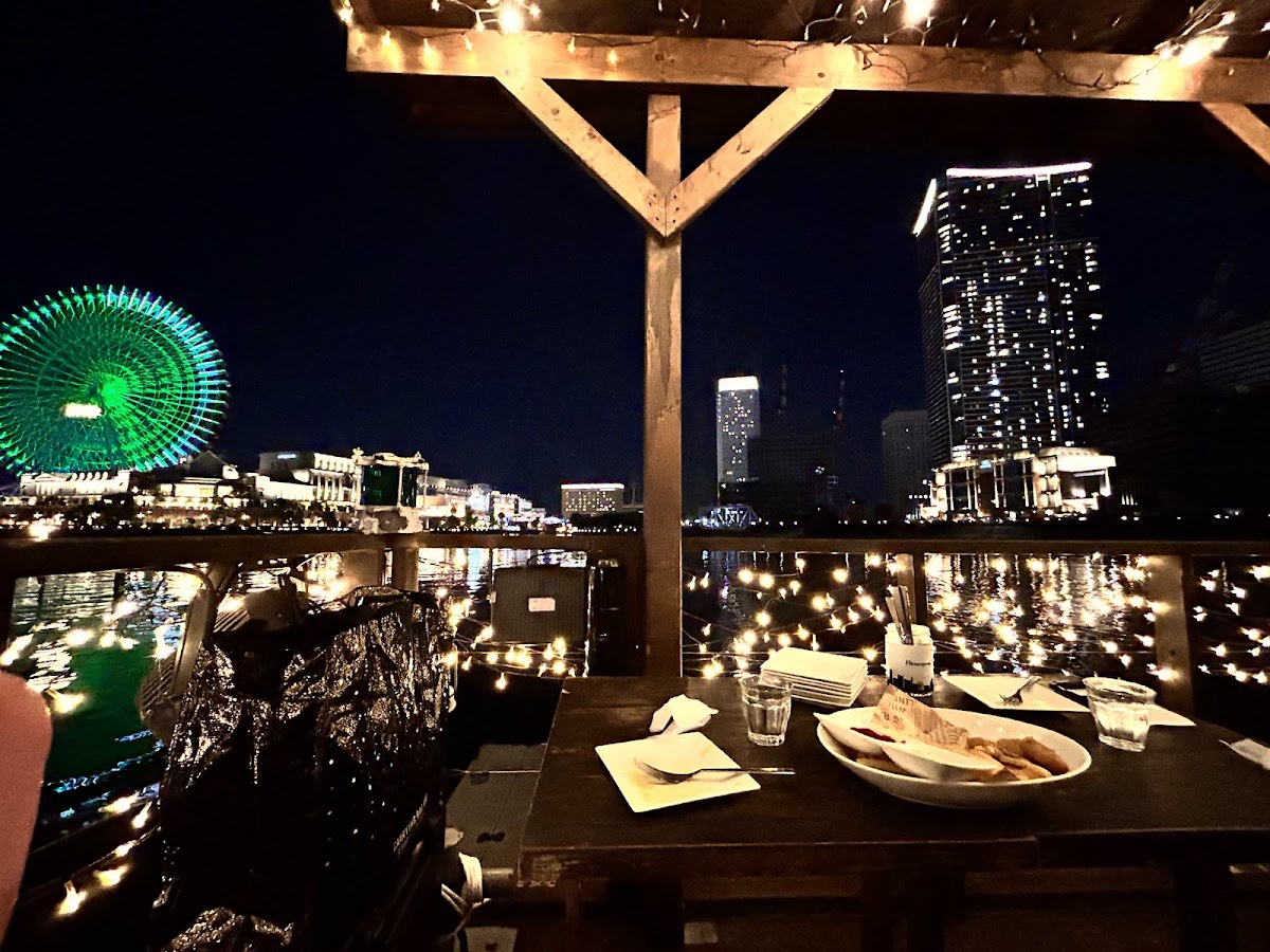 Minatomirai Slow Bar — café photo 2