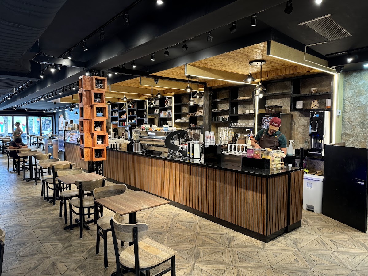Qahwah House Coffee - Astoria Queens — café photo 1