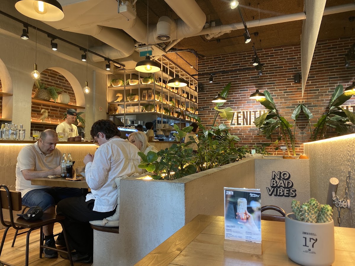 Zenith Brunch & Cocktails — café photo 2