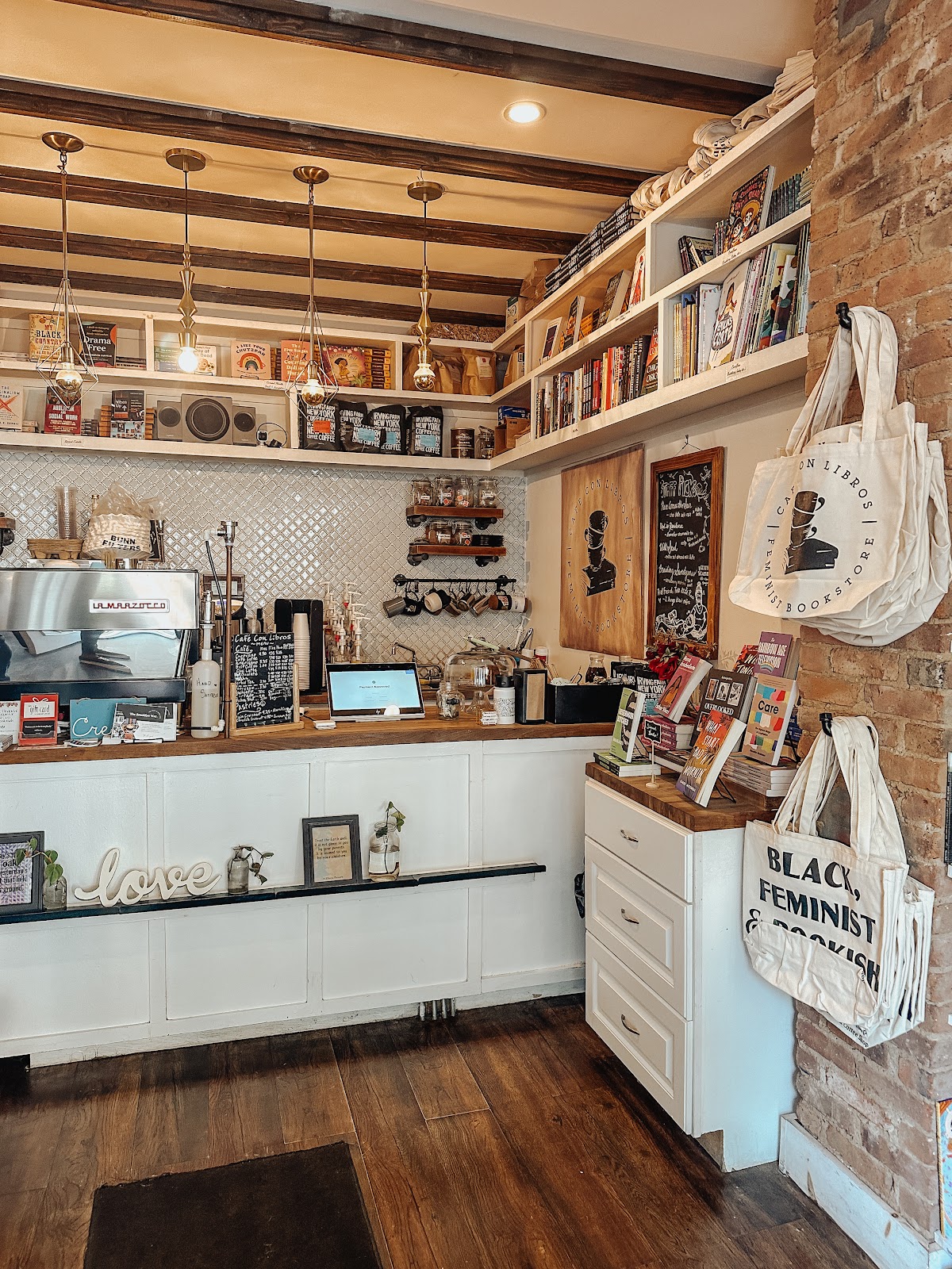 Cafe con Libros — café photo 5
