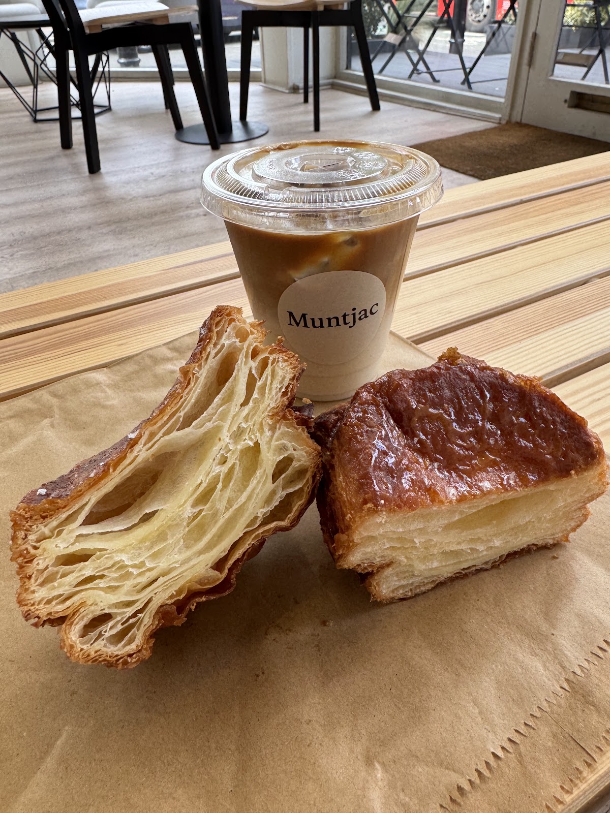 Muntjac — café photo 2