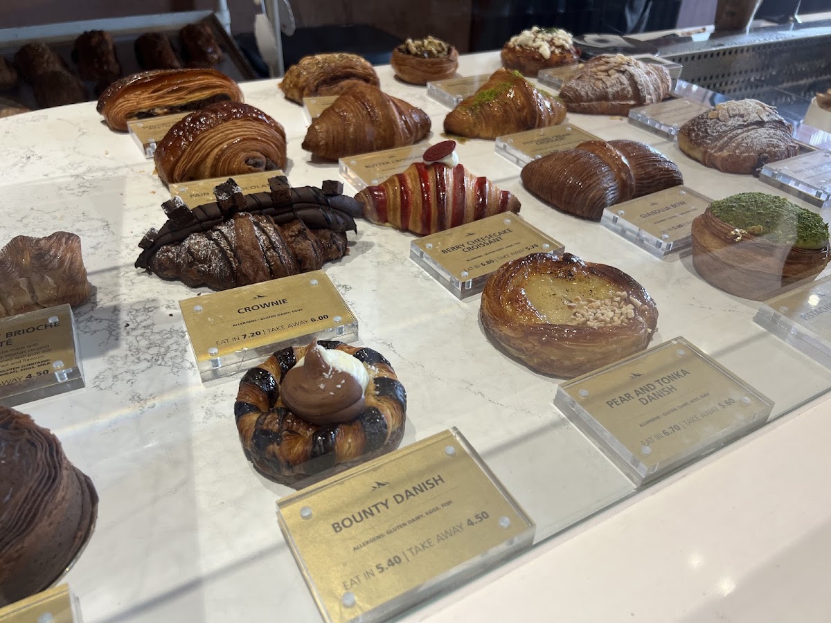 Qima Café and Pâtisserie - Fitzrovia — café photo 4