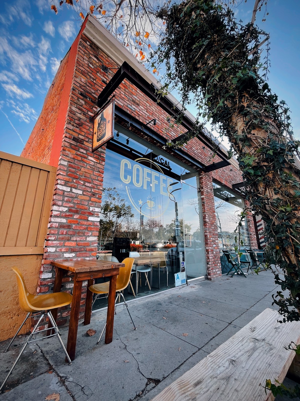 Lo/Cal Coffee & Market — café photo 3