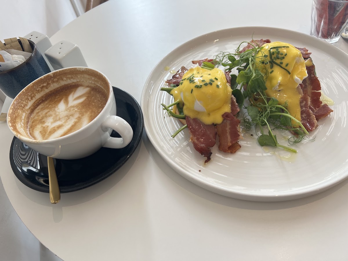 Little Frenchies — café photo 2