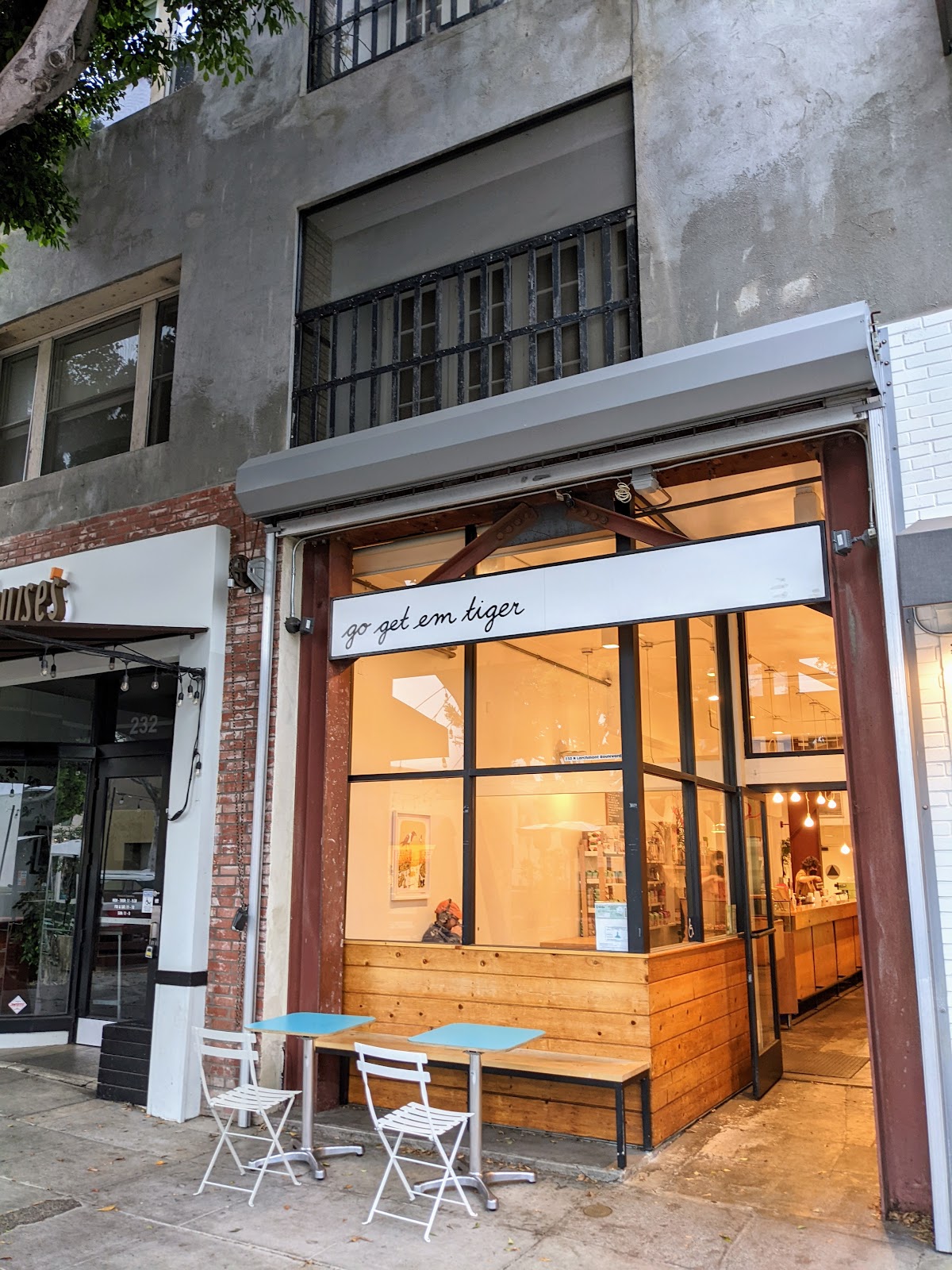 Go Get Em Tiger Larchmont — café photo 1