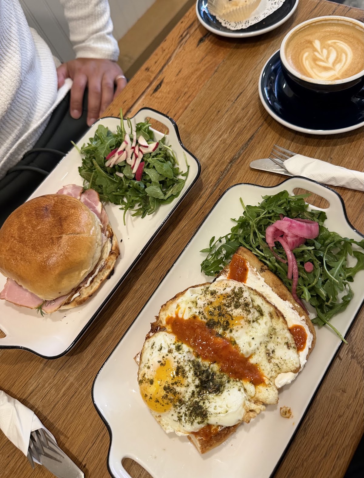 Greta - Greenpoint neighborhood coffee shop — café photo 4