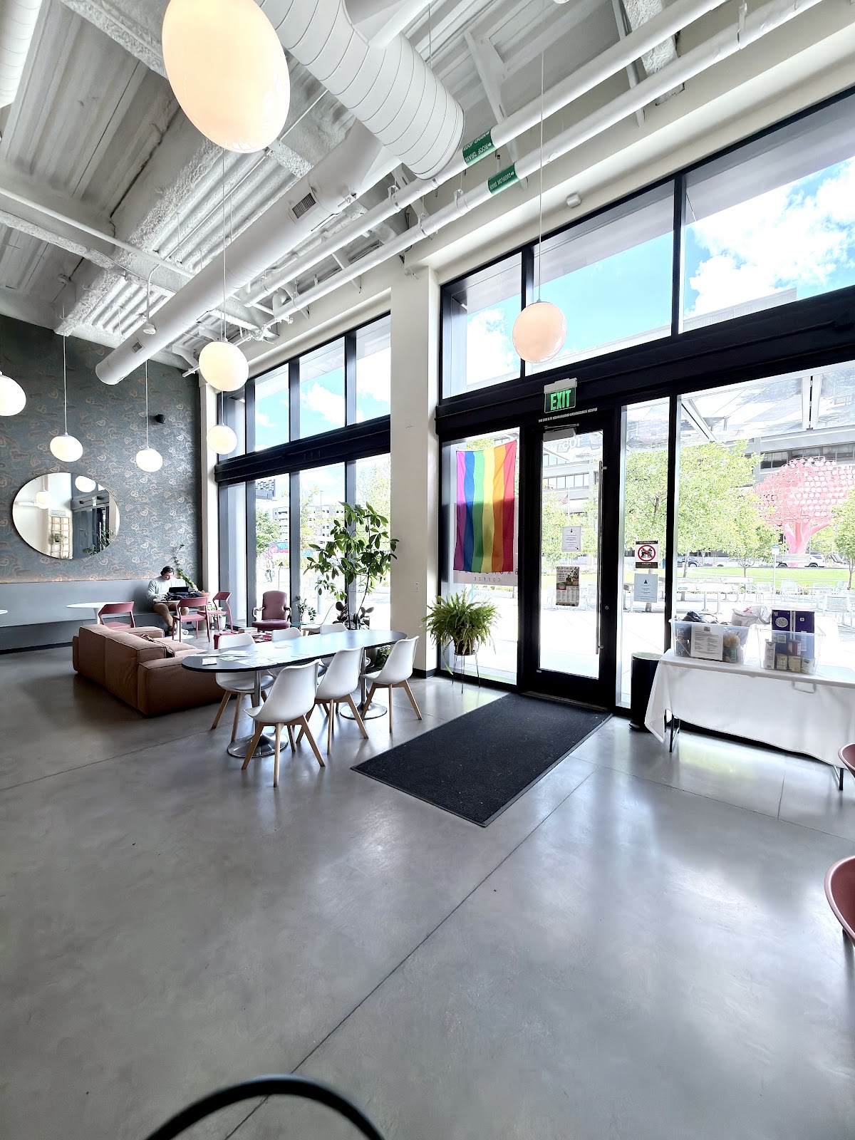 Broadcast Coffee — café photo 3