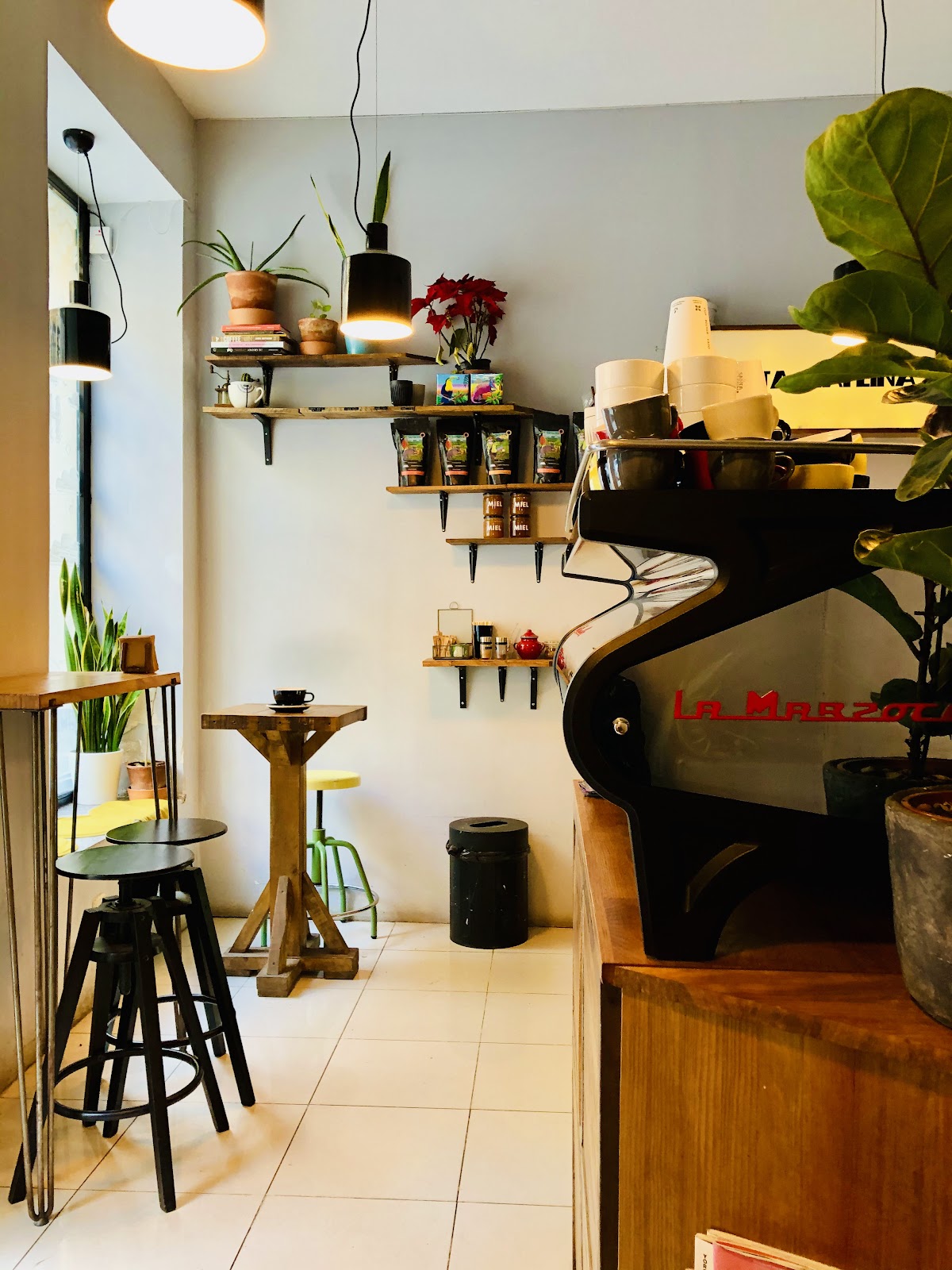 Santa Kafeína — café photo 4