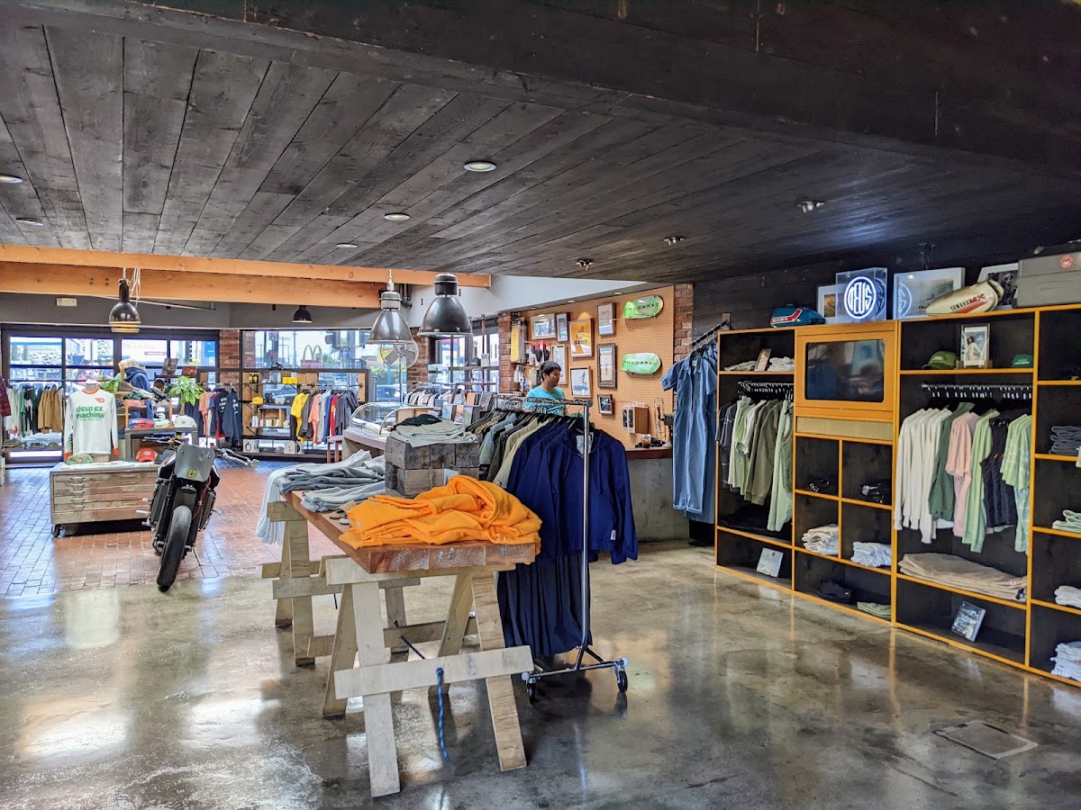 Deus Ex Machina Venice — café photo 3
