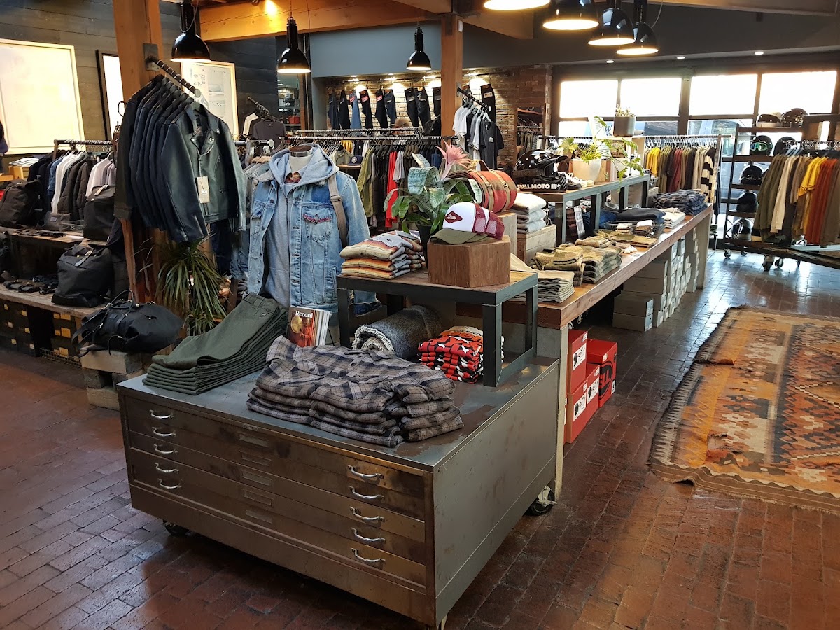 Deus Ex Machina Venice — café photo 5