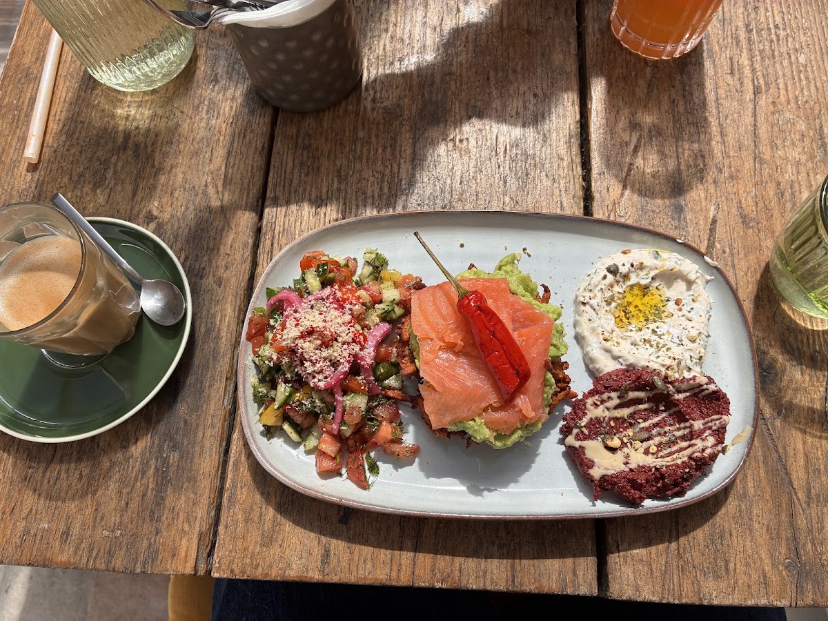 Down to Earth — café photo 4