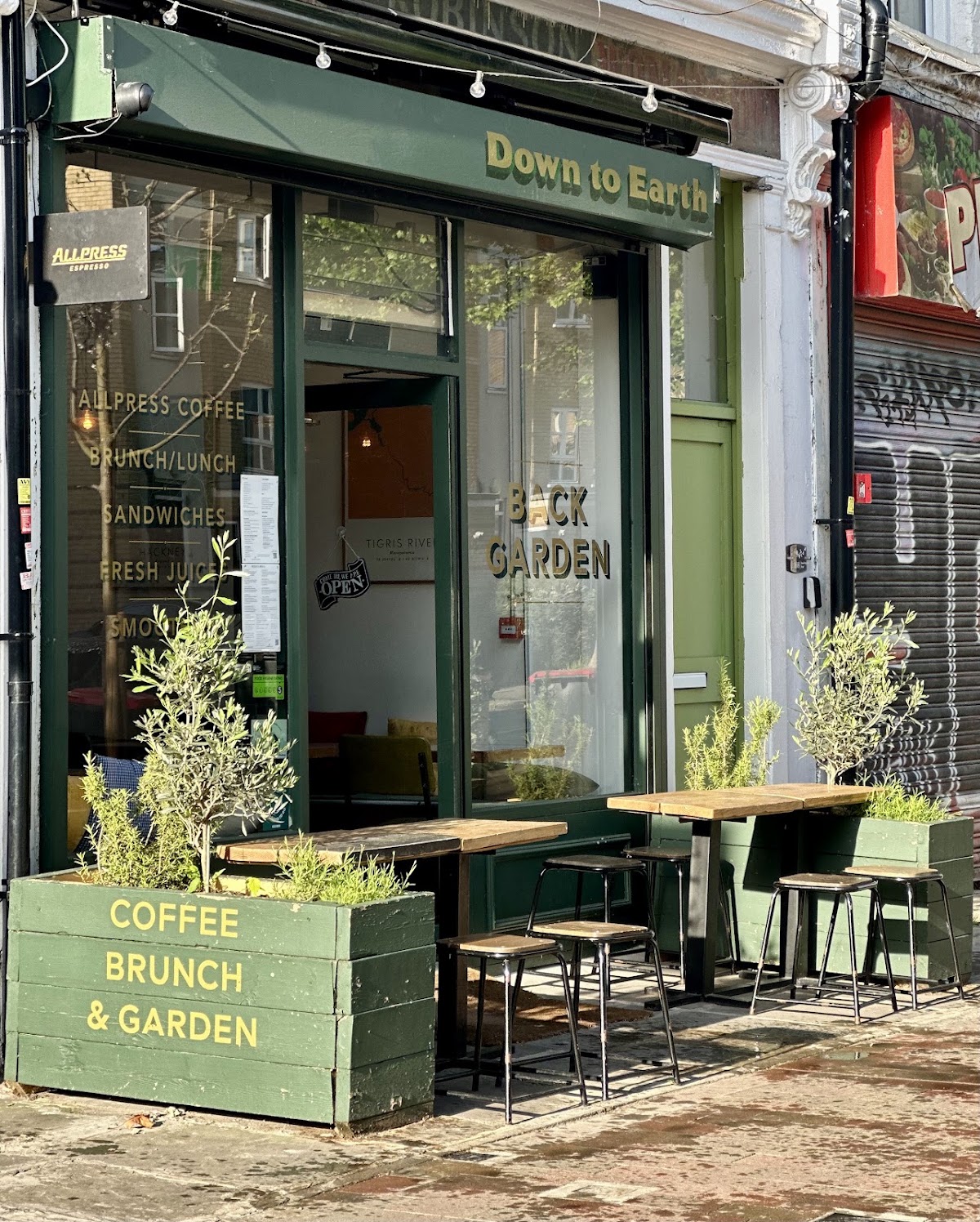 Down to Earth — café photo 6