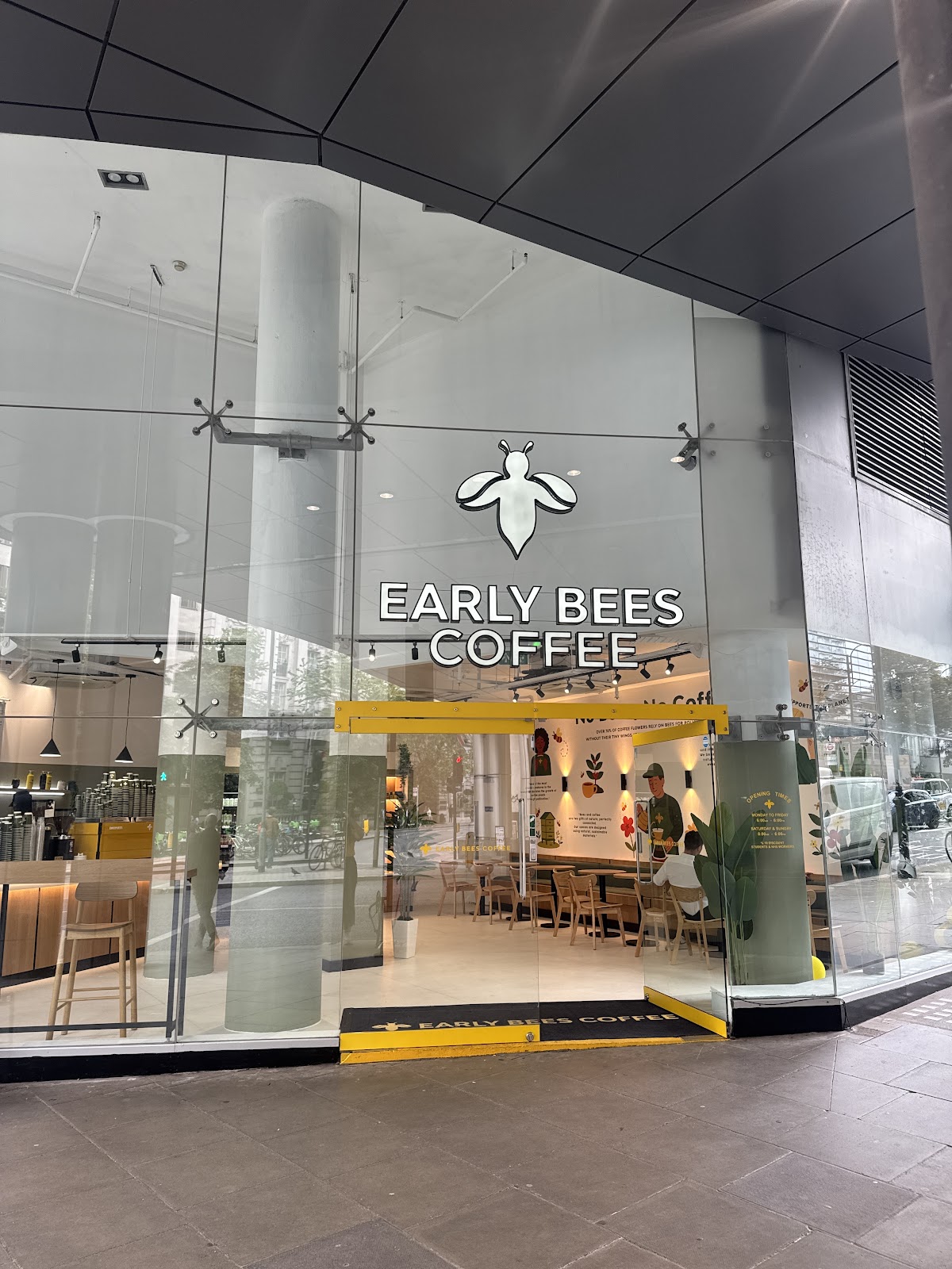 Early Bees Coffee Holborn — café photo 1
