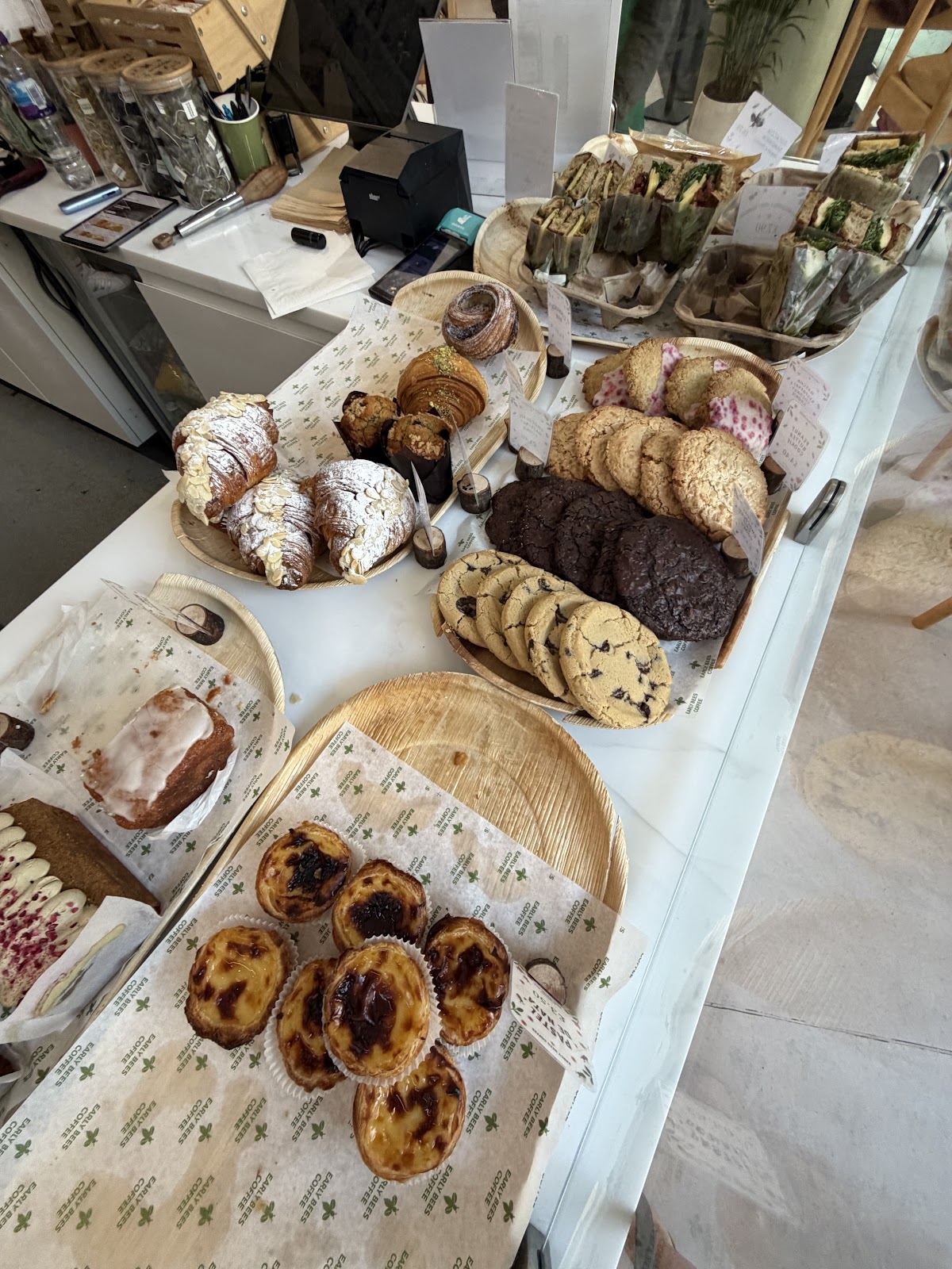 Early Bees Coffee Holborn — café photo 3