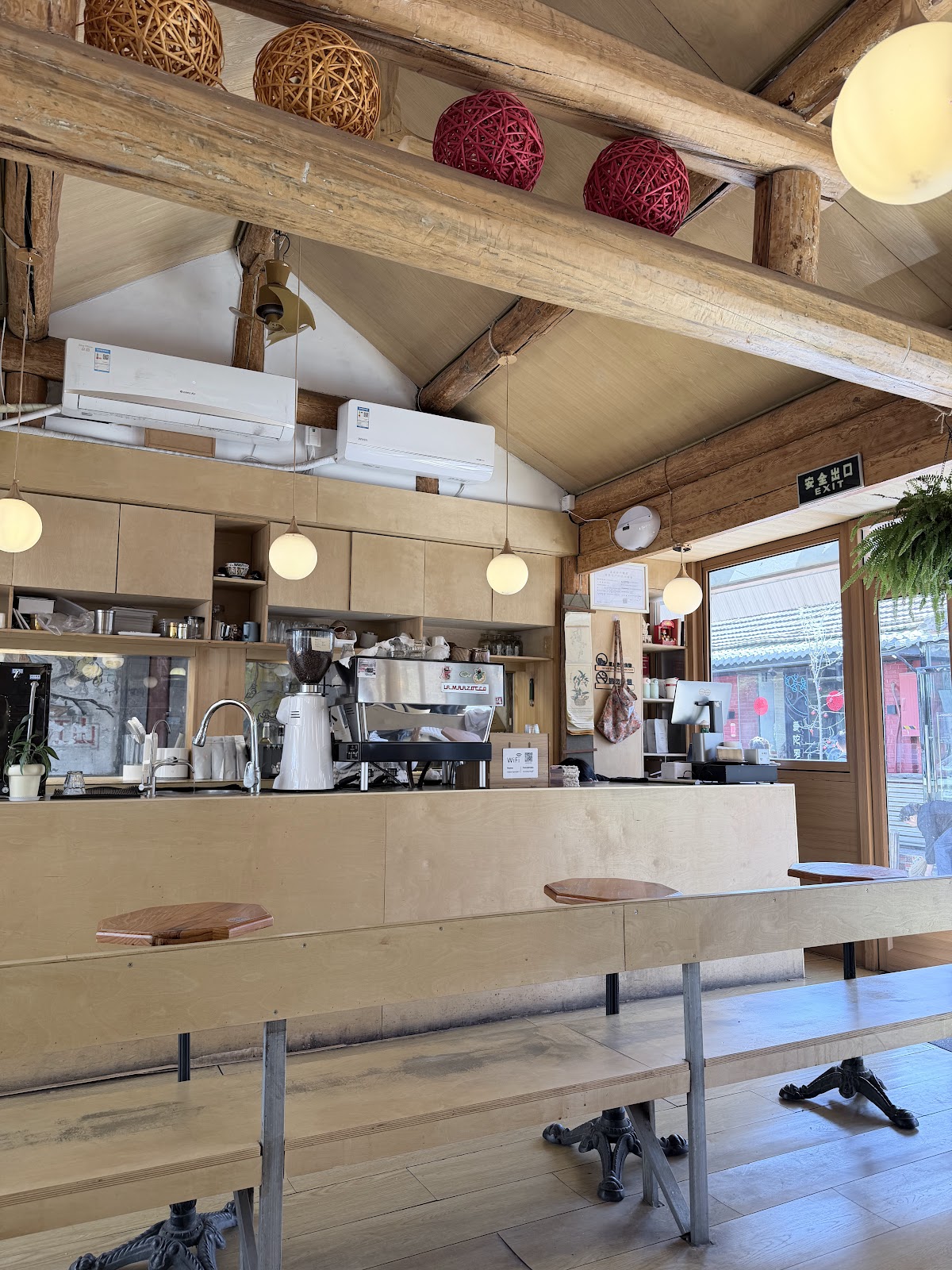 Metal Hands Coffee — café photo 3