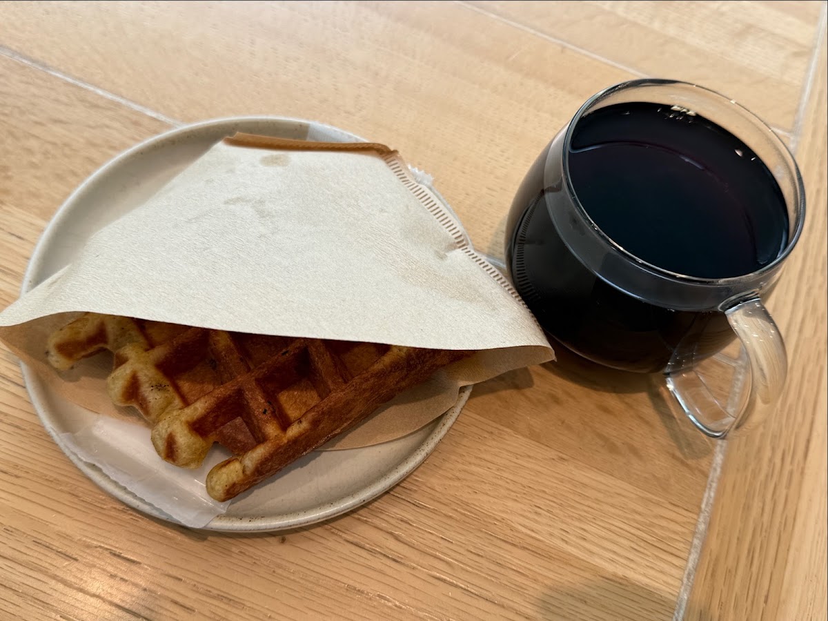 Blue Bottle Coffee Minato City — café photo 2