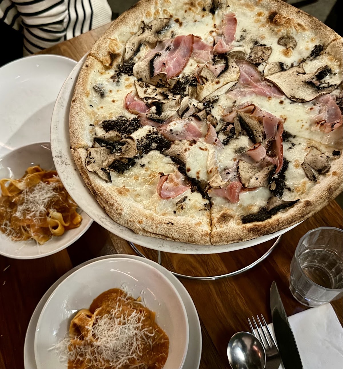 Julius Pizzeria — café photo 4