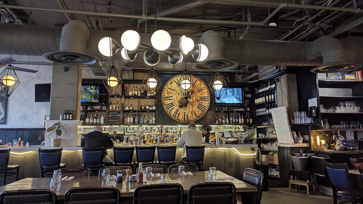 Logan Circle Filter Bar — café photo 4
