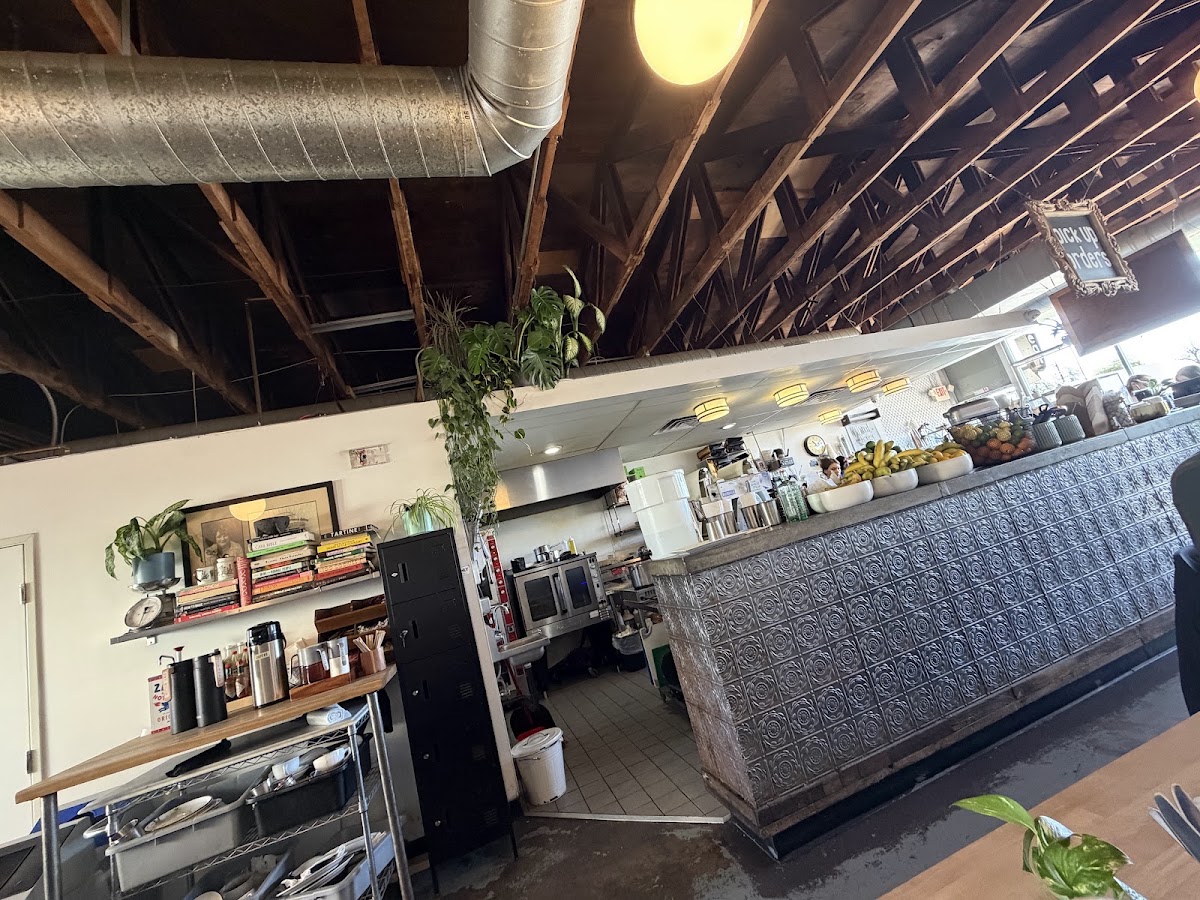 Ollie Vaughn's — café photo 5
