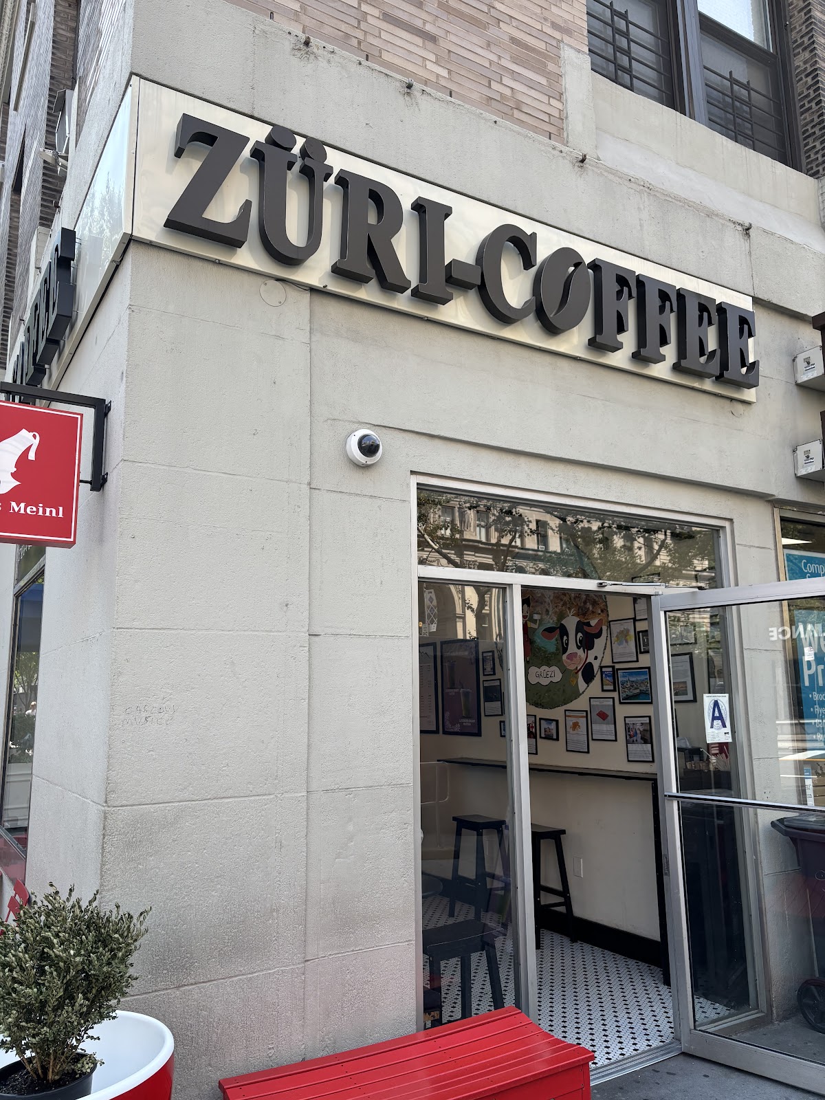 Züri Coffee Broadway — café photo 1