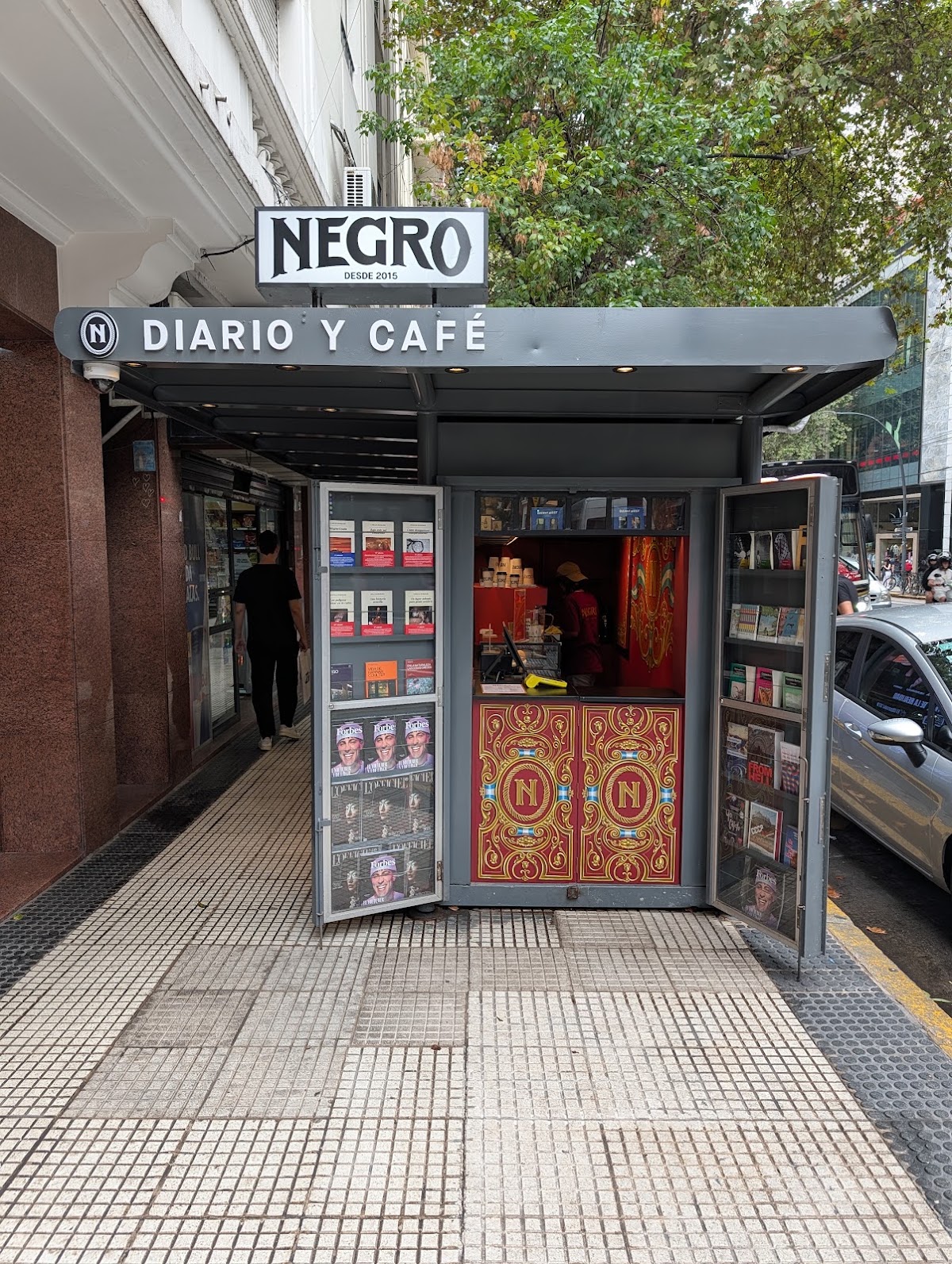 Negro Cueva de Café — café photo 1