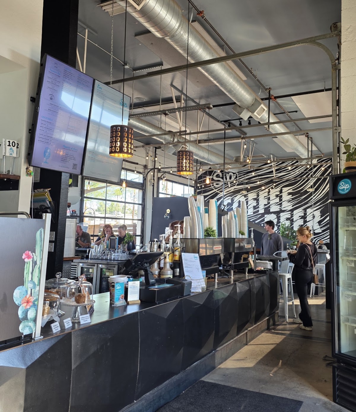 Sip Coffee & Beer Garage — café photo 4