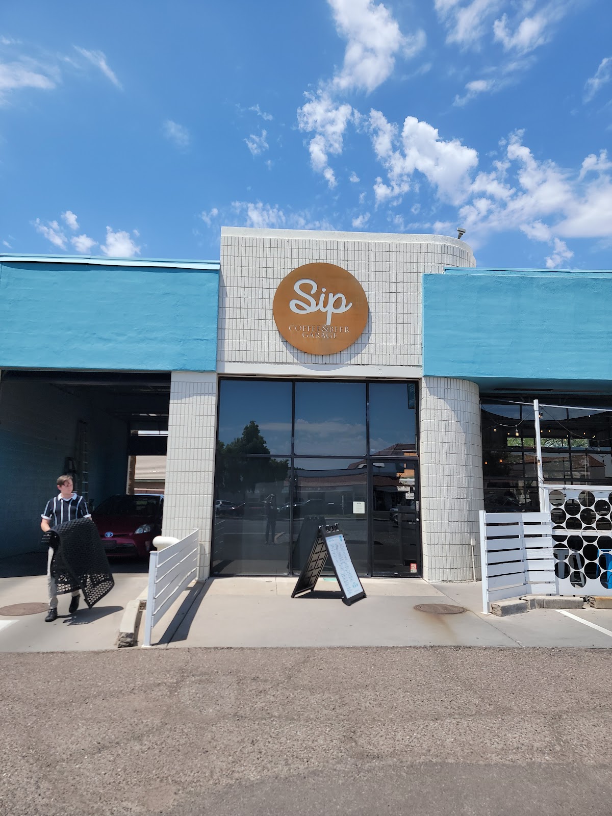Sip Coffee & Beer Garage — café photo 5