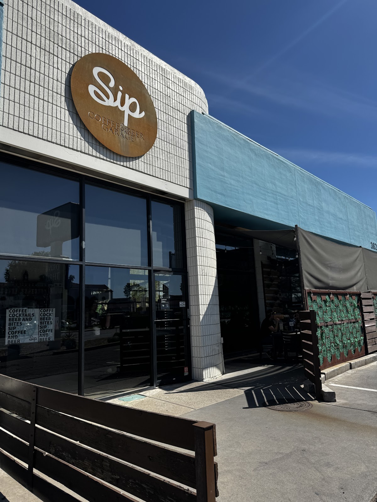 Sip Coffee & Beer Garage — café photo 6