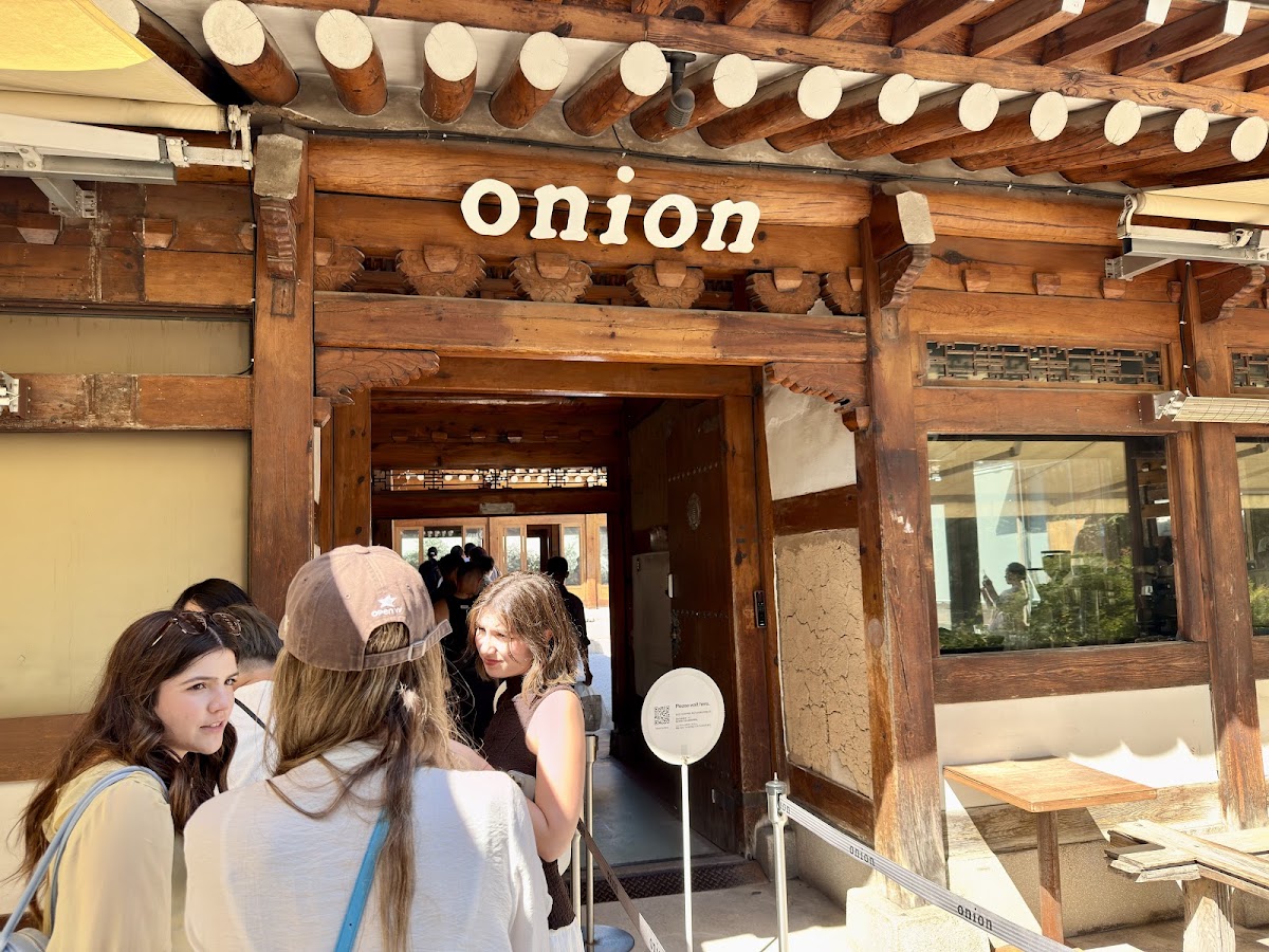 Cafe Onion Anguk — café photo 2