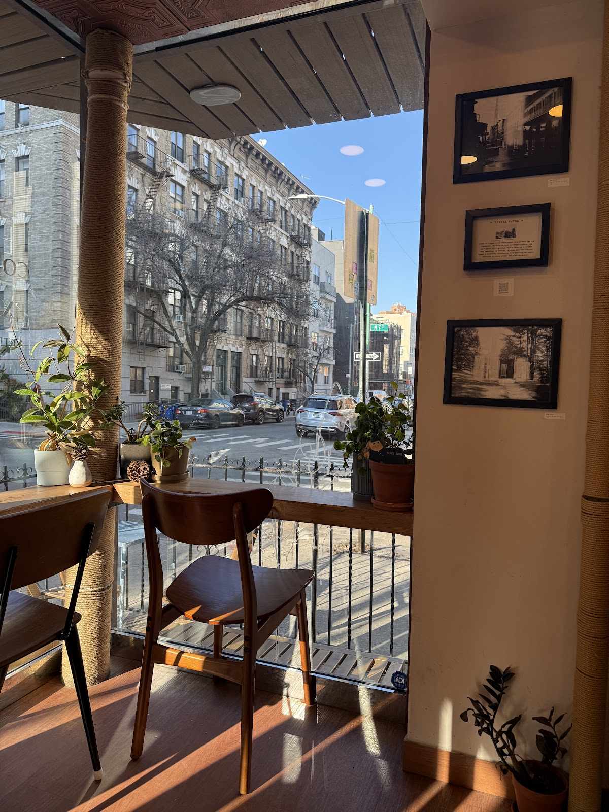 Blue Brown Cafe — café photo 1