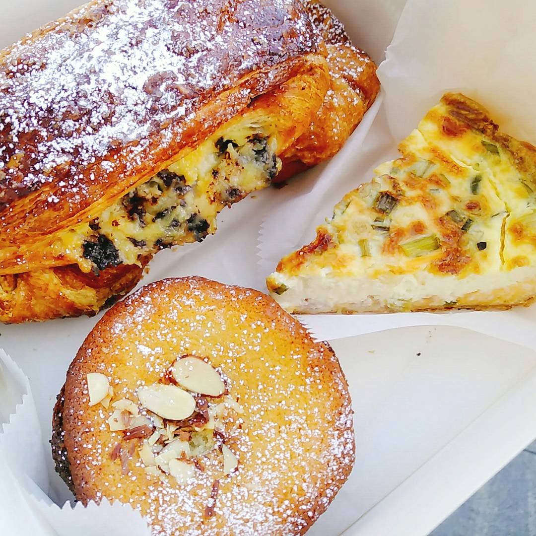 b. Patisserie — café photo 2