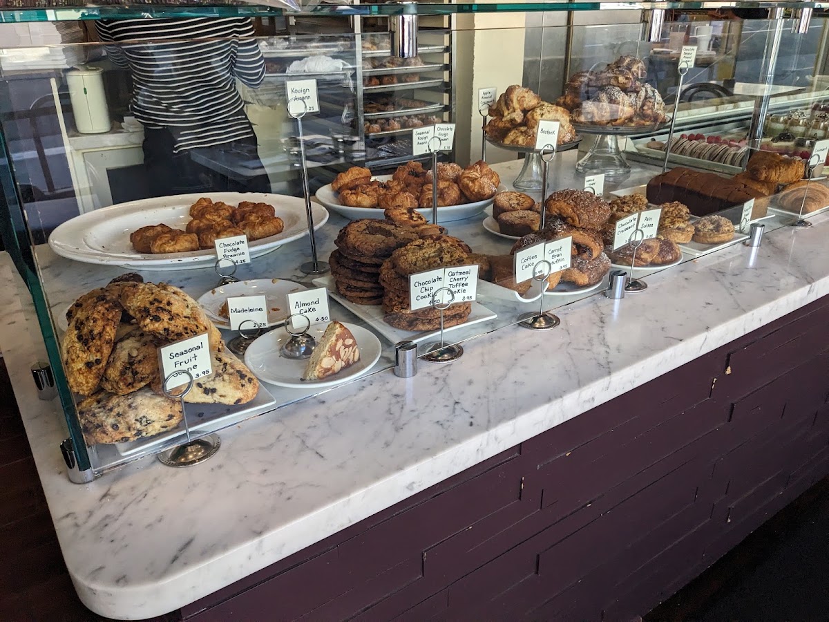 b. Patisserie — café photo 3