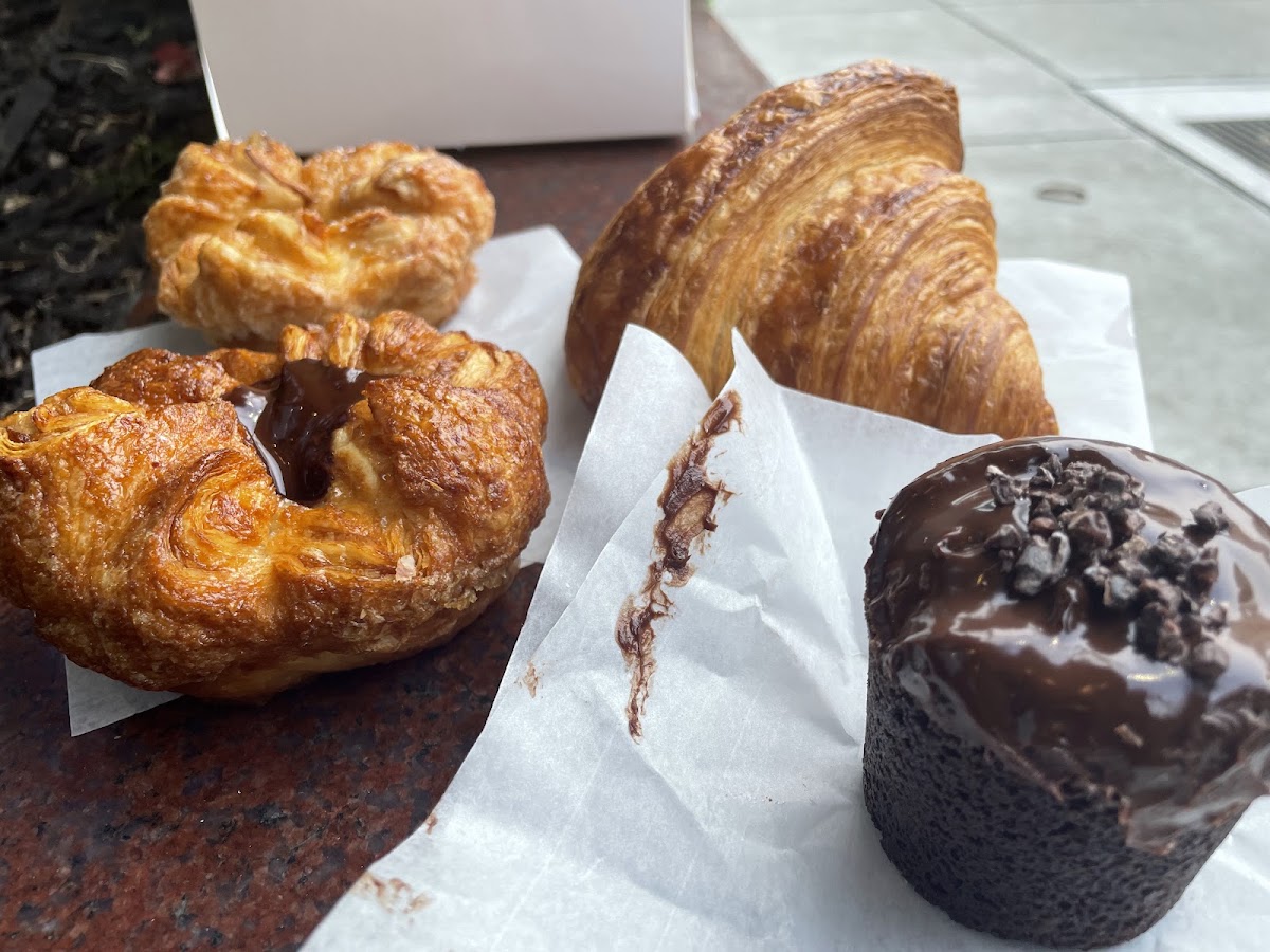 b. Patisserie — café photo 6