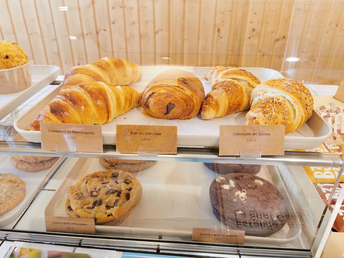Syra Coffee Sants — café photo 2