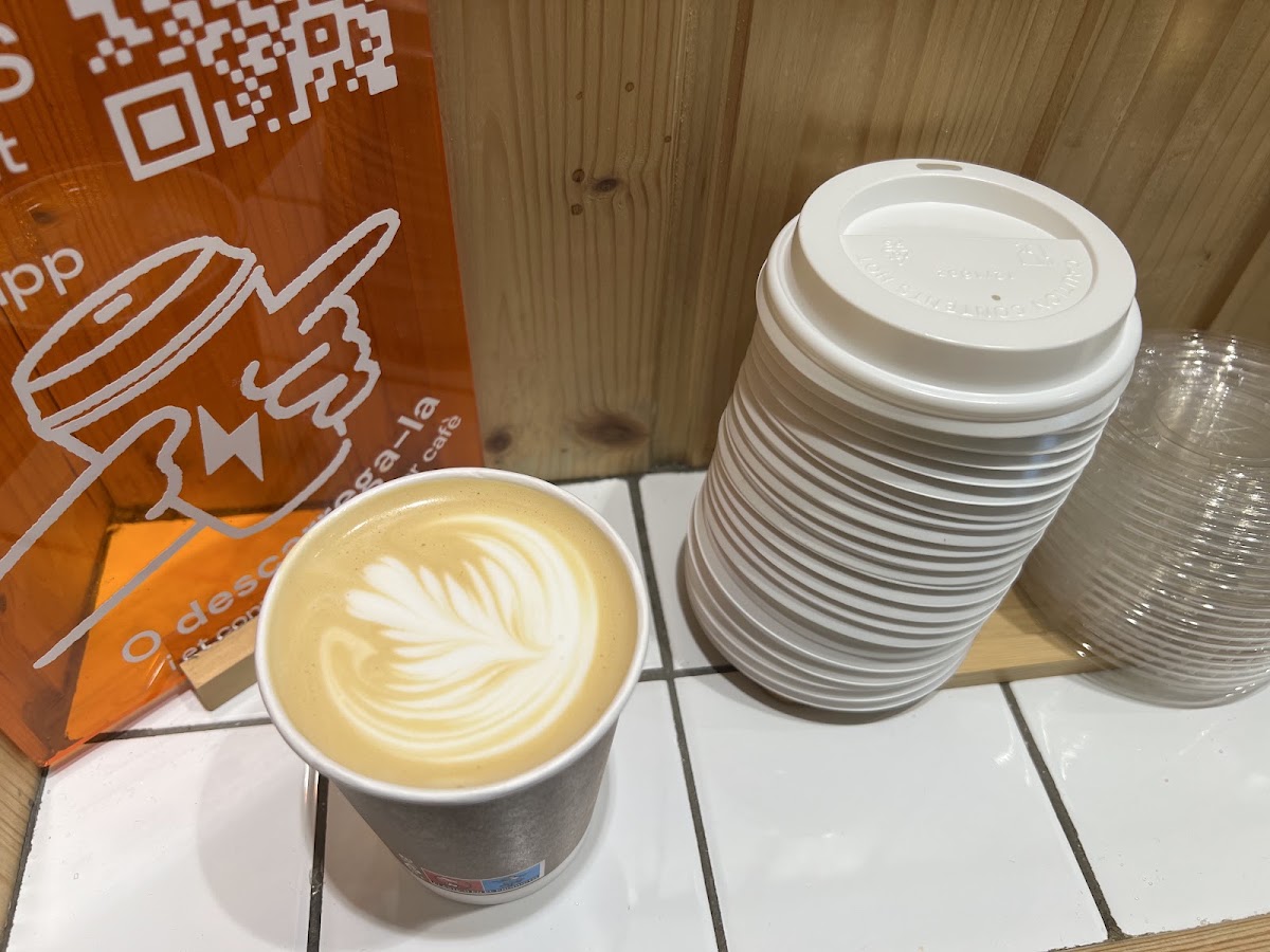 Syra Coffee Sants — café photo 4