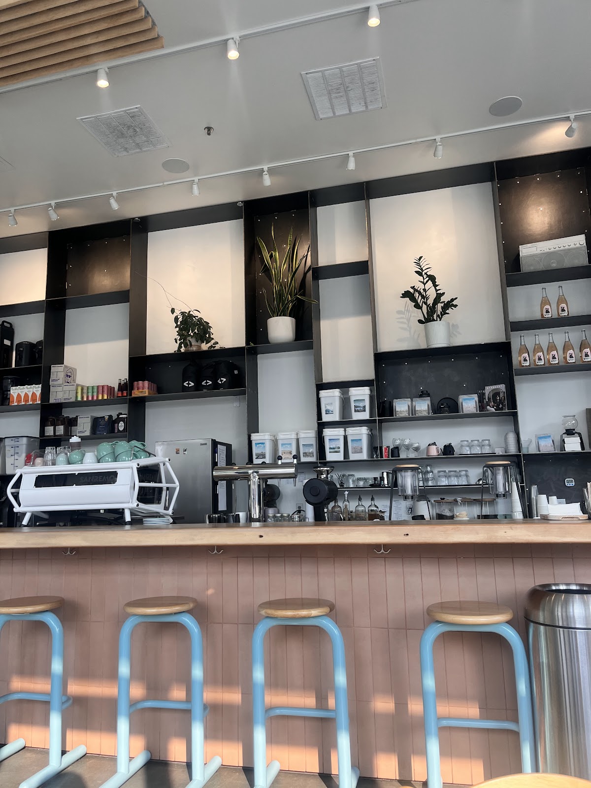 PINE — café photo 4